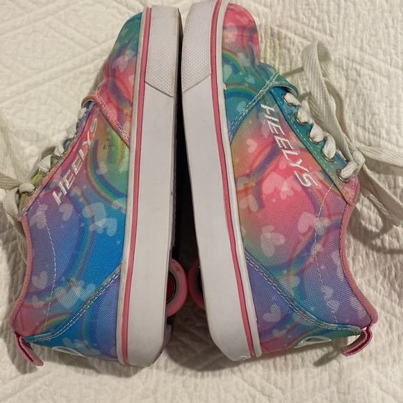 Heelys Other - HEELYS SNEAKER SKATE SHOE WITH HEARTS AND RAINBOWS